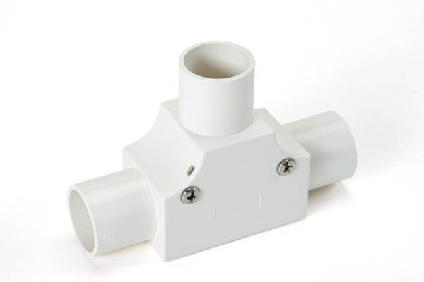 tee fittings with lid showing white